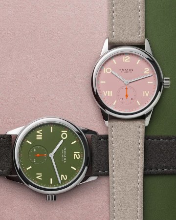 NOMOS Club Campus full rose 粉紅錶盤與 all olive 橄欖綠錶盤雙錶構圖