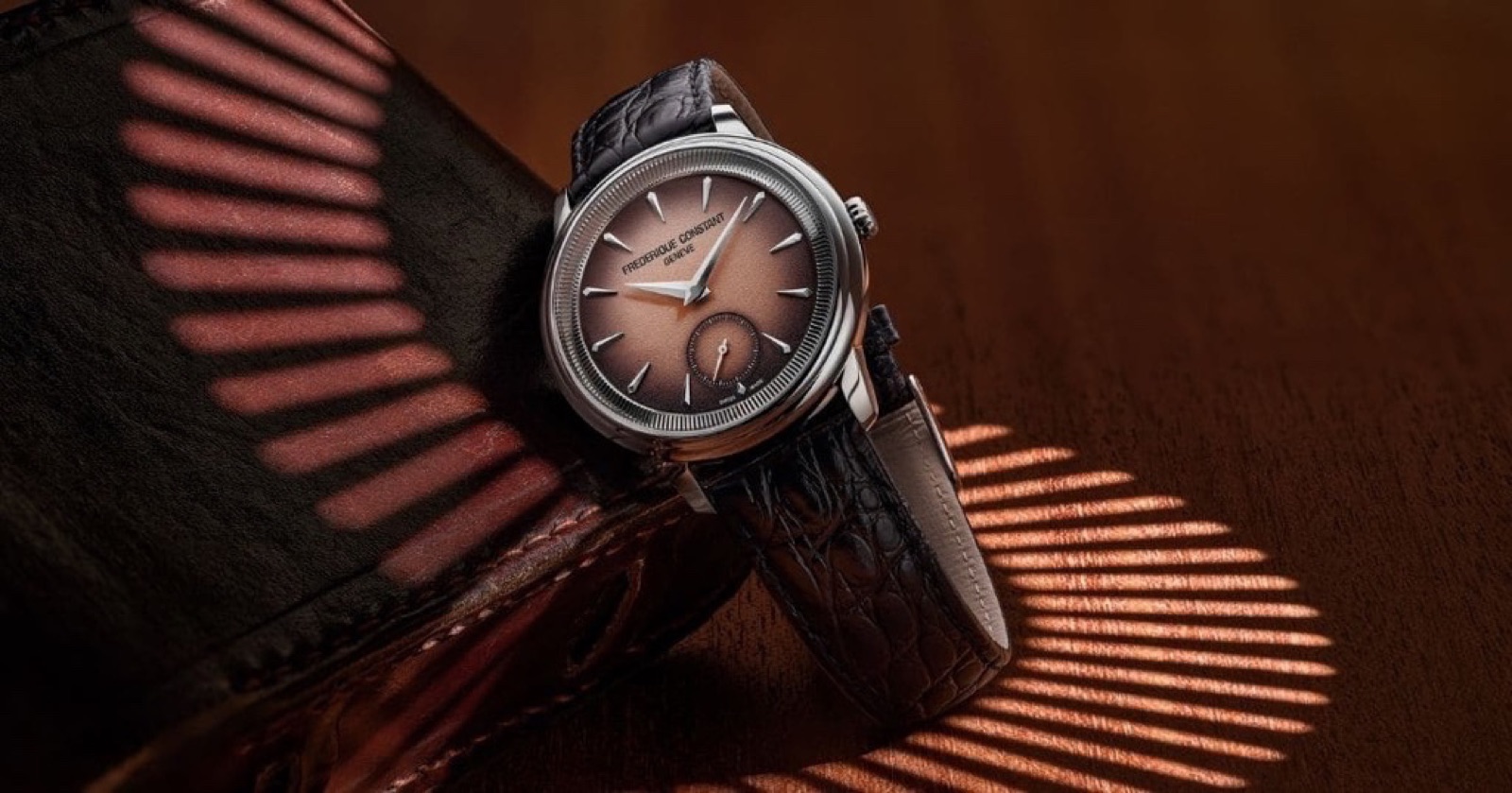 康斯登 Classics Moneta Handwinding 鮭魚色面盤手上鍊腕錶