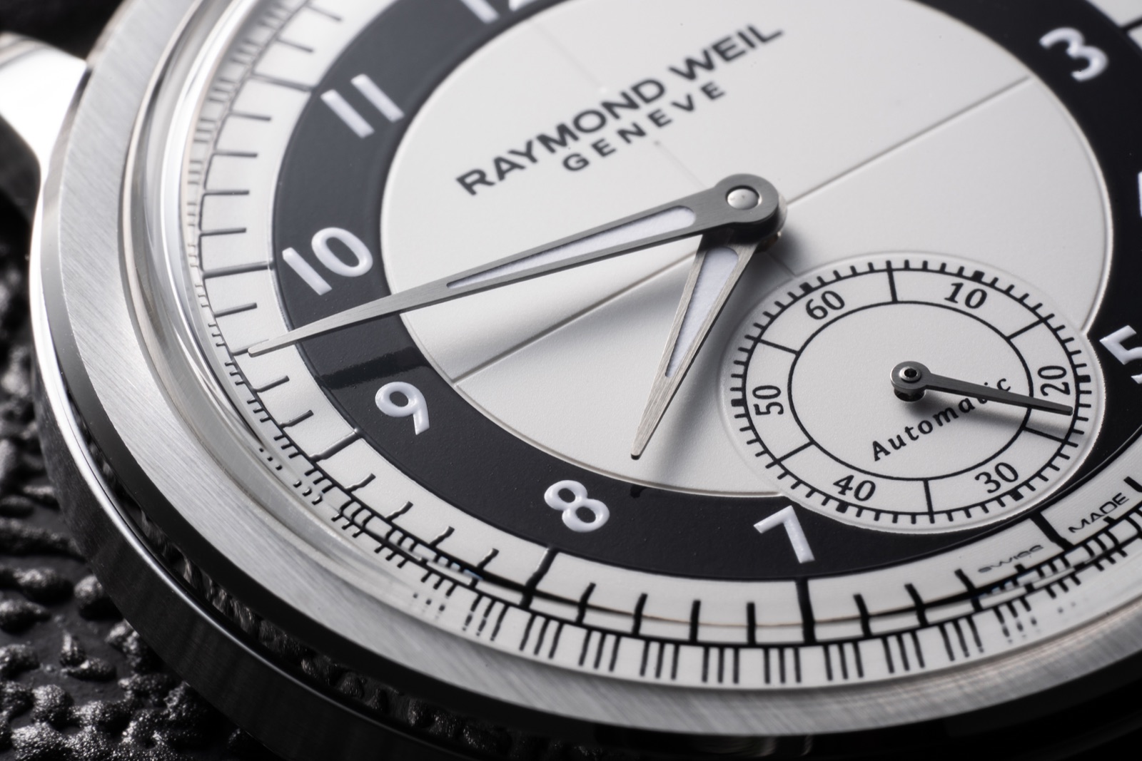 RAYMOND WEIL millesime Small Seconds Tuxedo 小秒針腕錶情境圖